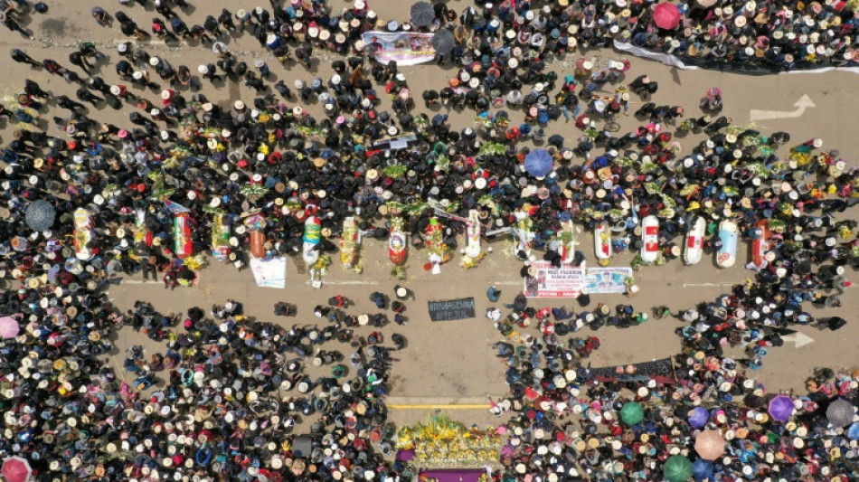 Juliaca pone pausa a protestas en Perú para llorar a sus muertos