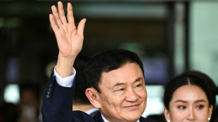 Ex dirigente tailandés Thaksin Shinawatra vuelve del exilio y es encarcelado