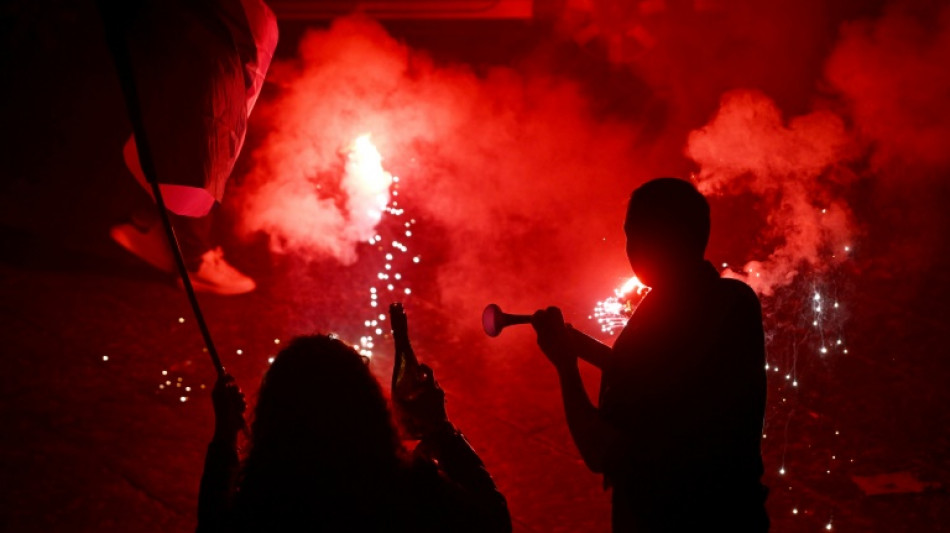 "La fête toute la nuit": Naples s'embrase en bleu et blanc pour son 3e titre 