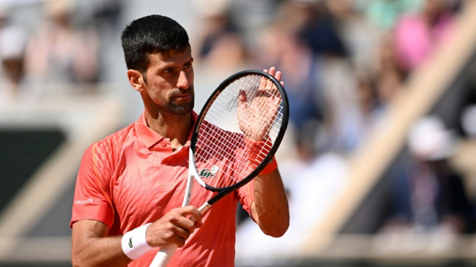 Roland-Garros: Djokovic réussit son entrée en attendant Alcaraz