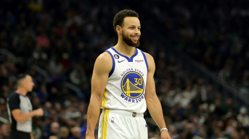 NBA: Curry soulagé d'échapper à l'opération après sa blessure à l'épaule