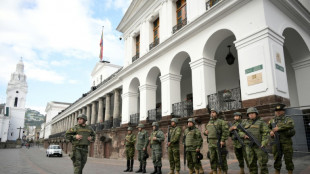 Un Ecuador en "estado de guerra" enfrenta por tercer día el poder del narcotráfico