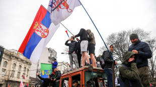 Oltre 100 mila in piazza a manifestazione Belgrado