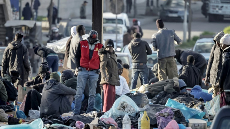 Migrantes sin techo sobreviven en Casablanca, decididos a llegar a Europa