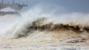 La Réunion sous la menace d'un cyclone, alerte rouge attendue jeudi