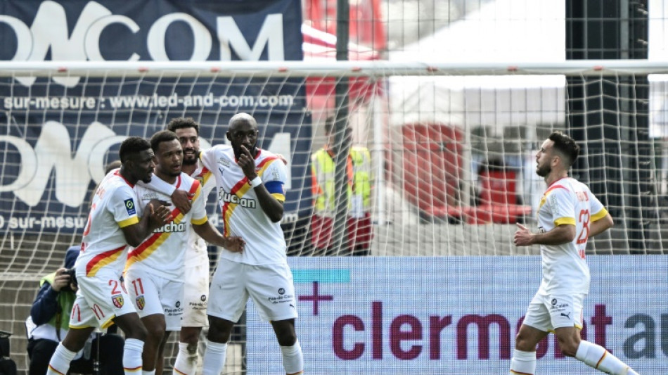 Ligue 1: avec un triplé éclair d'Openda, Lens retrouve la lumière à Clermont