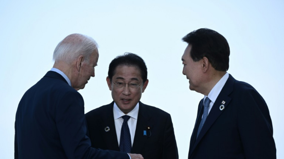 Biden celebra cumbre con Seúl y Tokio y buscar enviar mensaje a China y Corea del Norte