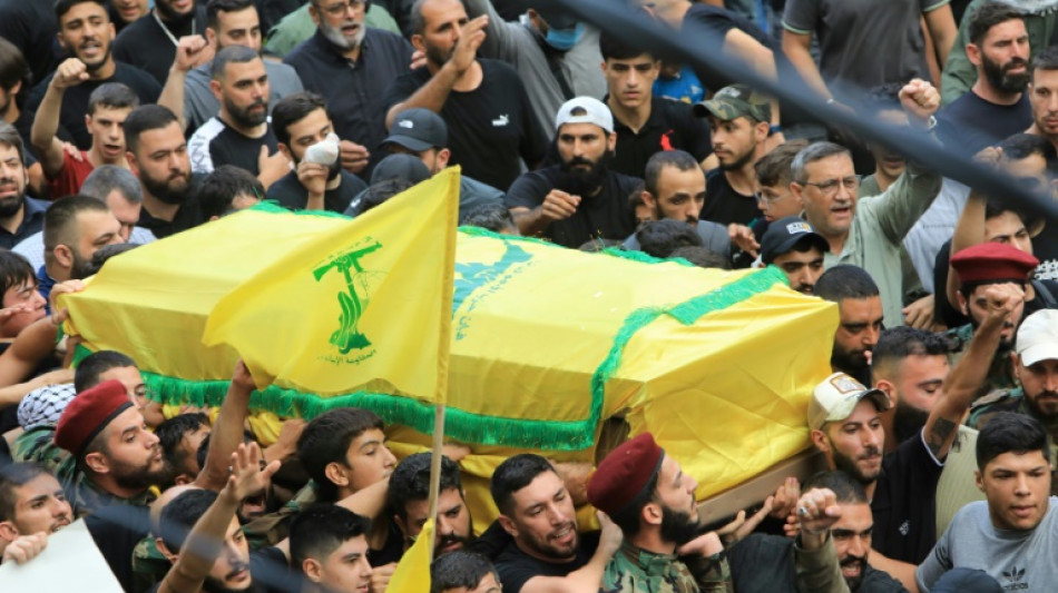 Entre colère et loyauté, le Hezbollah rend hommage au chef de son unité d'élite