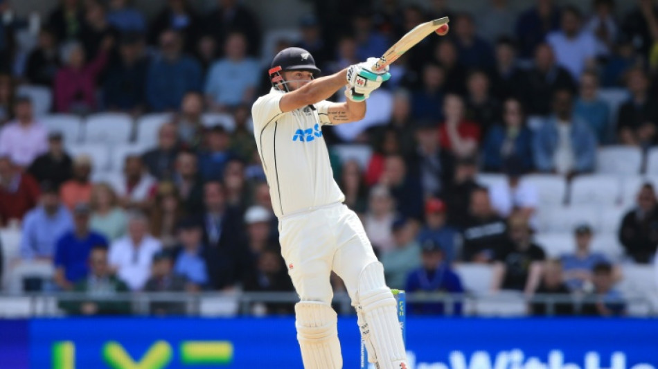 Mitchell and Blundell frustrate England again in 3rd Test