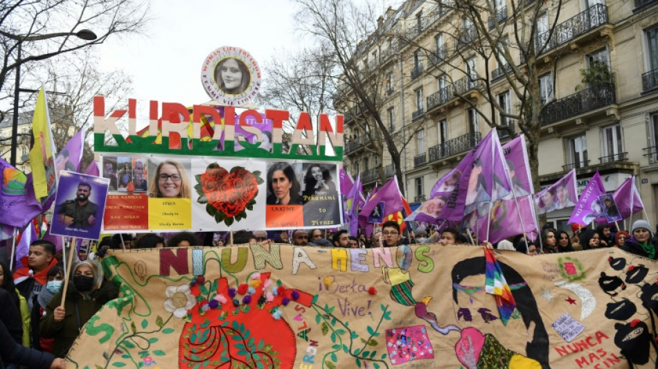 Miles de personas se manifiestan en París en homenaje a tres militantes kurdas asesinadas en 2013