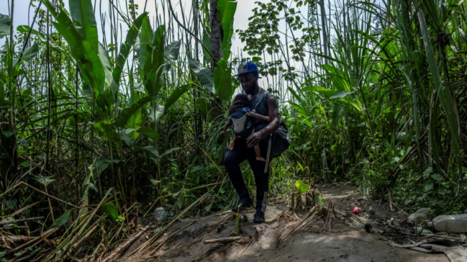 Unos 120.000 menores entre el récord de migrantes que cruzaron la selva panameña en 2023