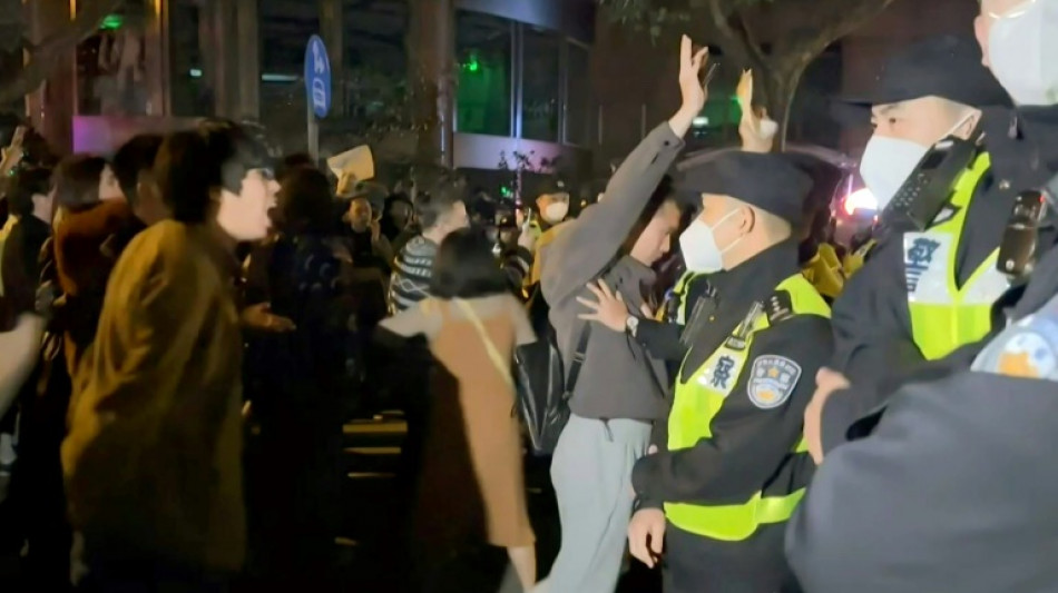 Hunderte Chinesen protestieren in mehreren Städten gegen strikte Corona-Politik