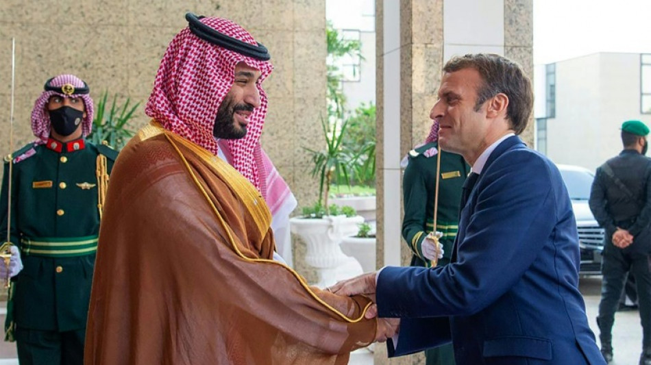 Macron acoge a príncipe heredero saudita entre críticas de defensores de derechos