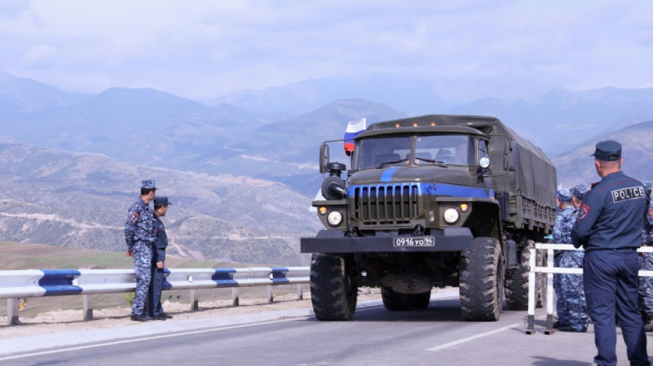 Separatistas de Nagorno-Karabakh entregam armas ao Azerbaijão e negociam retirada de tropas