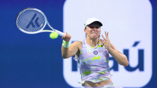 Swiatek cruises into Miami Open semi-finals