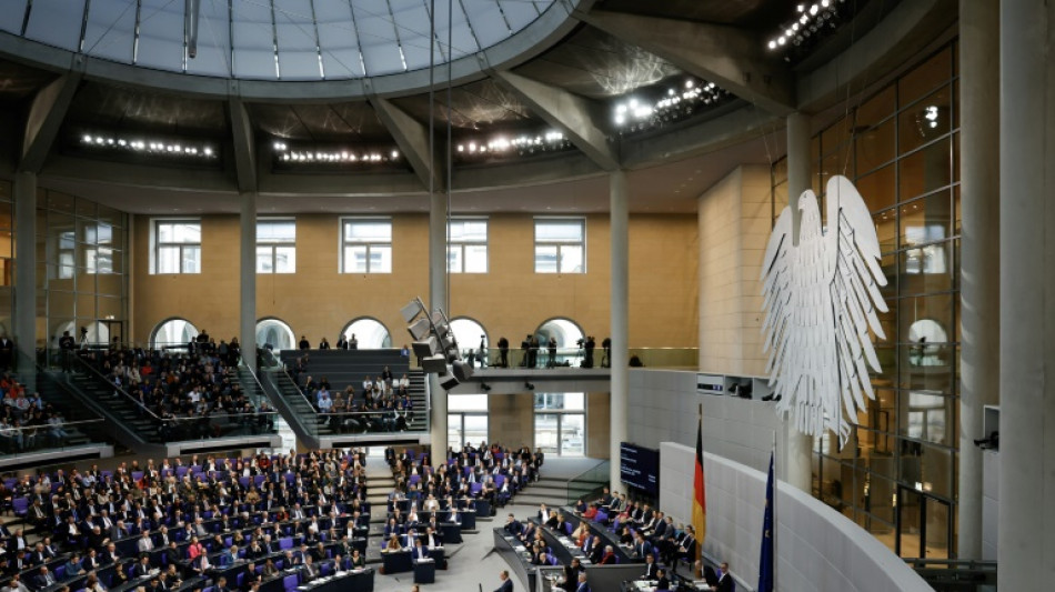 Bundestag berät in Sondersitzung Grundgesetzänderungen für Finanzpaket