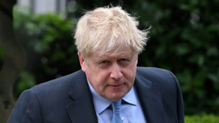 Boris Johnson defiende su futuro respondiendo al parlamento sobre el "partygate"