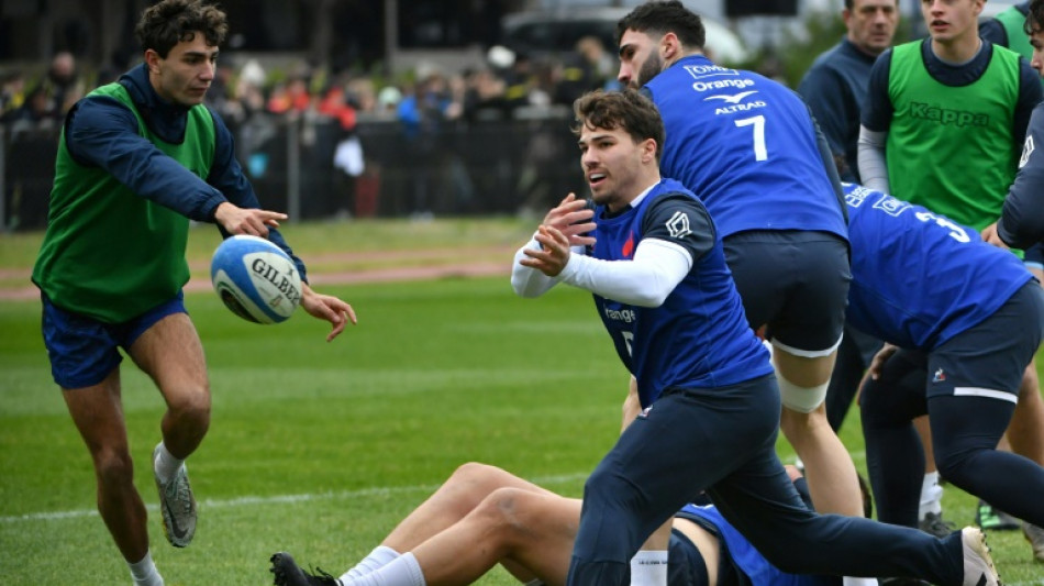 Tournoi des six nations: les Bleus avec "une envie encore décuplée", promet Dupont