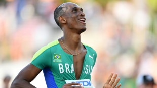 Warholm wilts as Brazil's Dos Santos wins world 400m hurdles