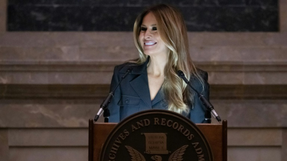 Melania Trump da la bienvenida a nuevos ciudadanos de EEUU