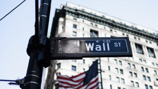 Wall Street chiude in calo, Dj -0,73%, Nasdaq -0,98%