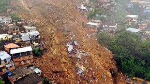 Brésil: les sinistrés de Petropolis entre désespoir et solidarité