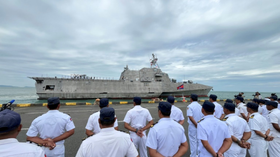 Buque militar estadounidense atraca en Camboya, cerca de base renovada por China