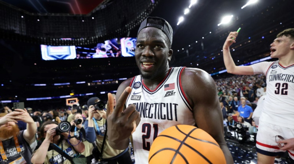 Basket: les Huskies remportent le titre universitaire NCAA en dominant les Aztecs