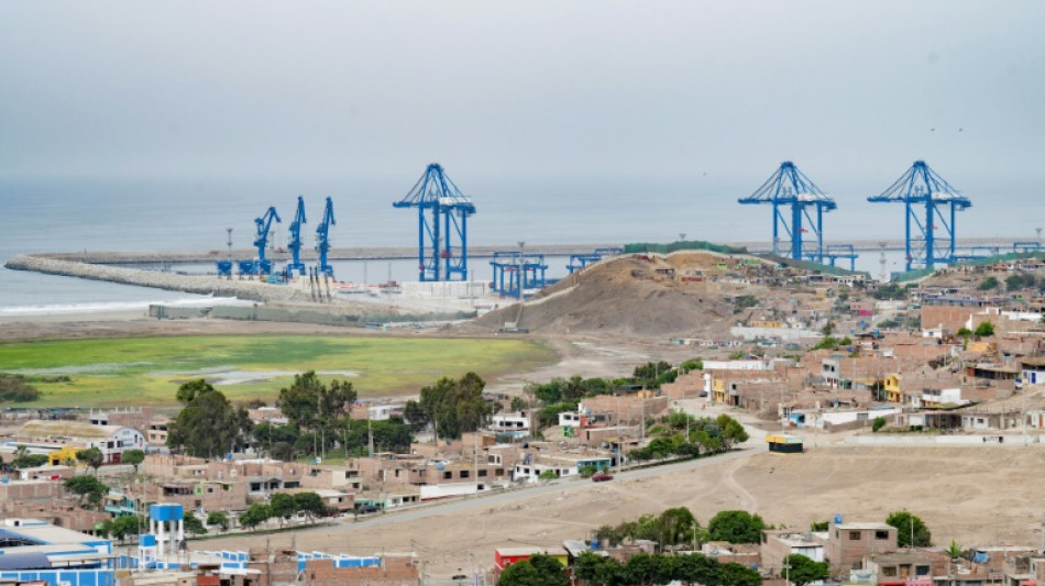 Chinas Präsident Xi weiht Megahafen in Peru ein 