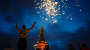 La izquierda celebra en París su inesperada victoria electoral