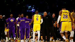 Play-offs NBA: les Lakers qualifiés, les Kings poussent les Warriors à un 7e match