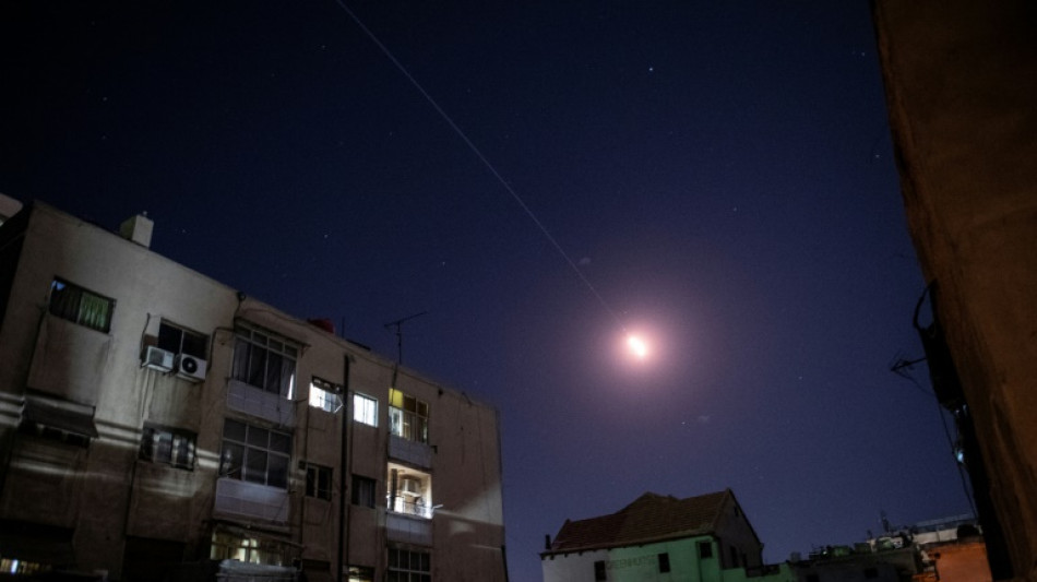 Israel bombardea sitios cerca de Damasco, según la prensa oficial siria