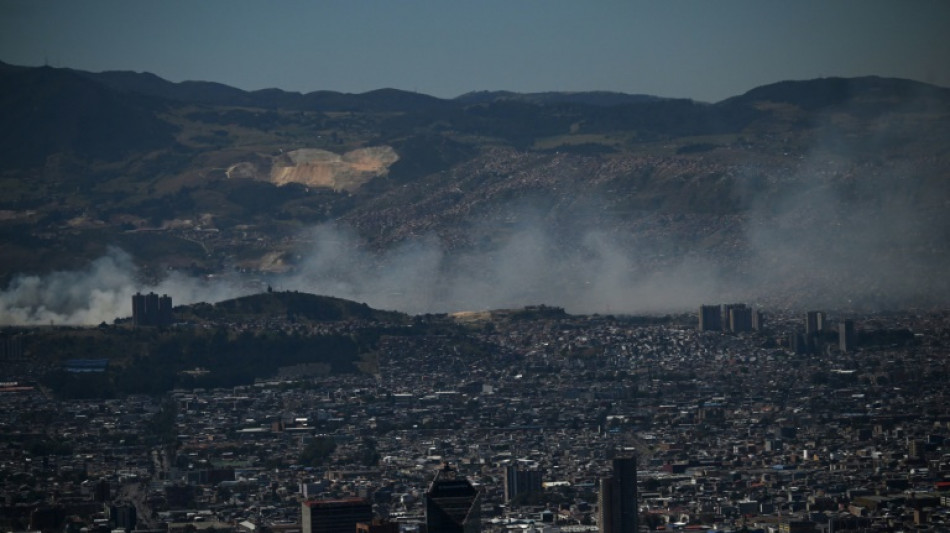Fumaça de incêndios atinge aeroporto de Bogotá e obriga cancelamento de aulas 