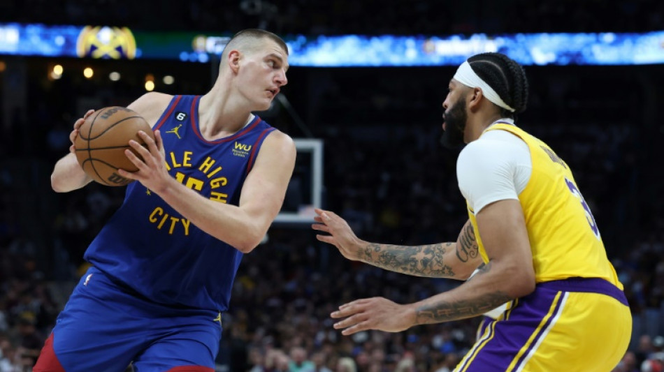 NBA: les Nuggets battent les Lakers d'entrée, duel épique entre Jokic et Davis