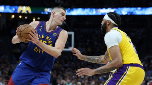 NBA: les Nuggets battent les Lakers d'entrée, duel épique entre Jokic et Davis