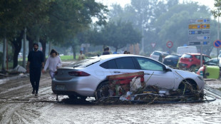 Moradores atordoados e socorristas sobrecarregados pelas enchentes na Espanha