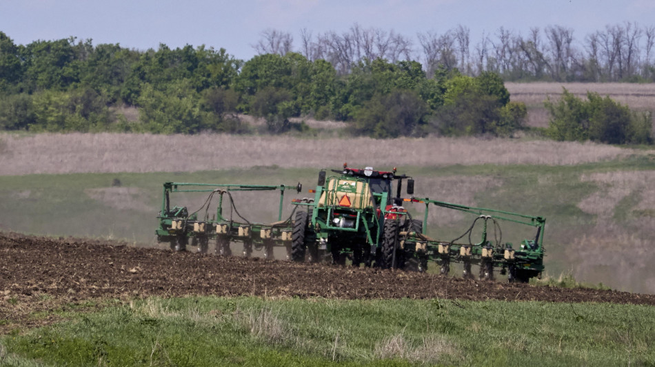 18enne al lavoro muore schiacciato da un mezzo agricolo