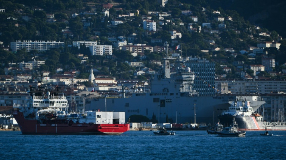 El barco humanitario "Ocean Viking" con 230 migrantes atraca en un puerto de Francia