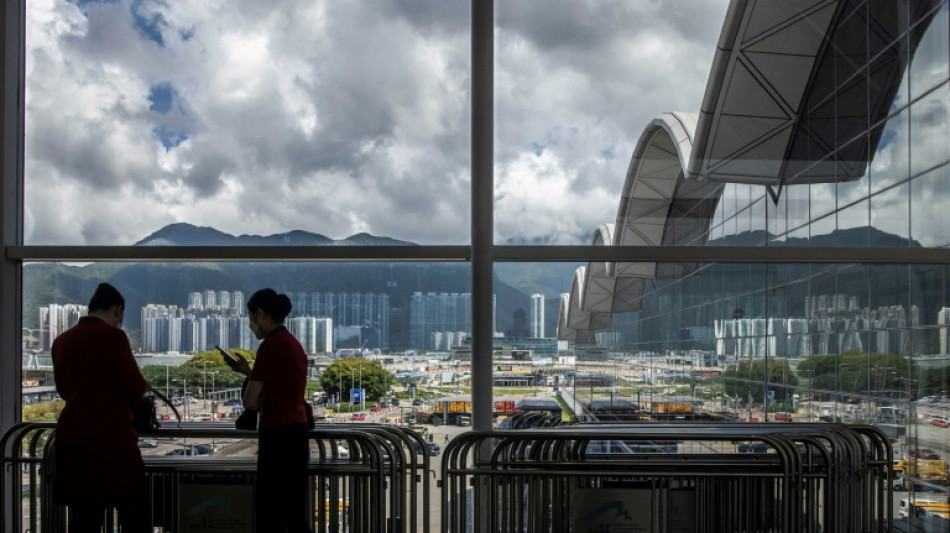 Otorgan la libertad bajo fianza a un senador estatal de EEUU por llegar con un arma a Hong Kong