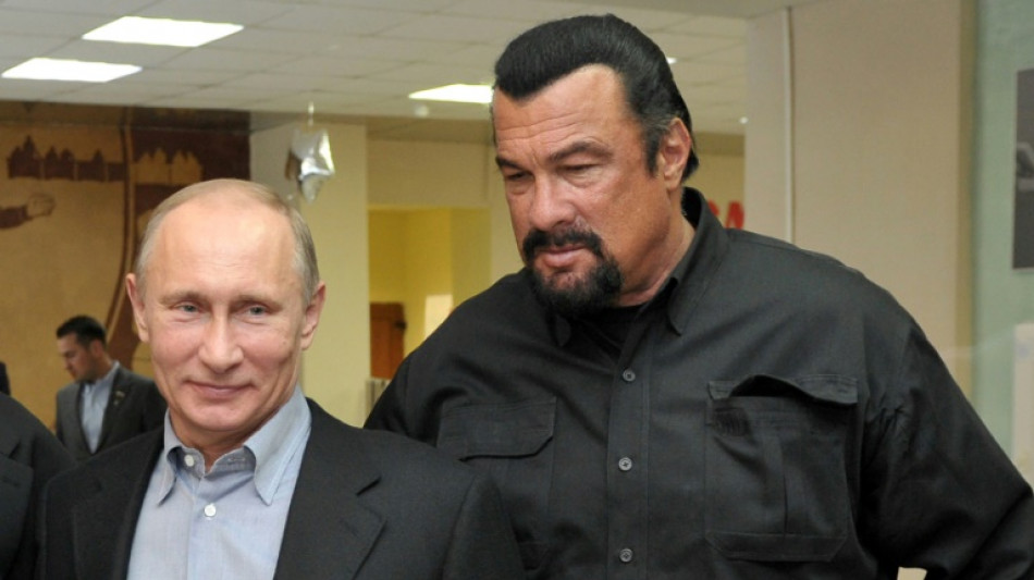 Putin condecora al actor norteamericano Steven Seagal 