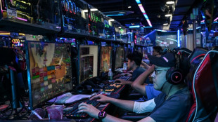 Dans un cybercafé de Pékin, les nostalgiques de World of Warcraft célèbrent le retour du jeu en Chine