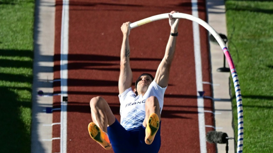 Athlétisme: Lavillenie passe 5,70m, termine 2e derrière Duplantis à Szekesfehervar