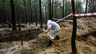 Ucrania encuentra cientos de tumbas en territorio liberado