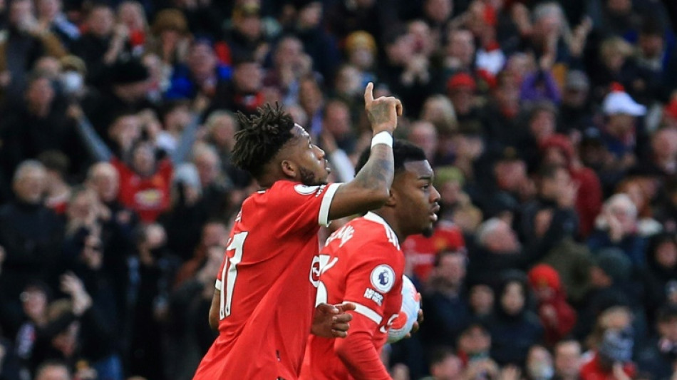 Man Utd drop more points in race for top four