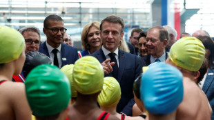 Macron inaugure le centre aquatique avant une "revue de chantier" à 100 jours des JO