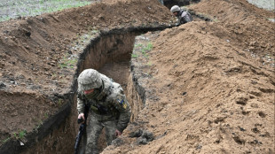 Los ucranianos cavan trincheras cerca de Bajmut por si deben replegarse