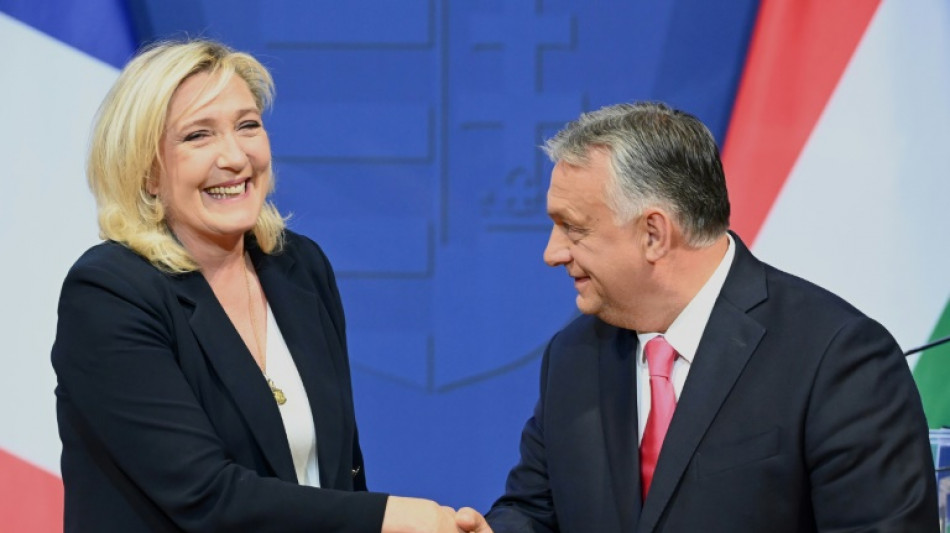 Orban y Le Pen suman fuerzas en un nuevo grupo de ultraderecha en el Parlamento Europeo