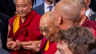 Dalai Lama arrives in US for knee treatment