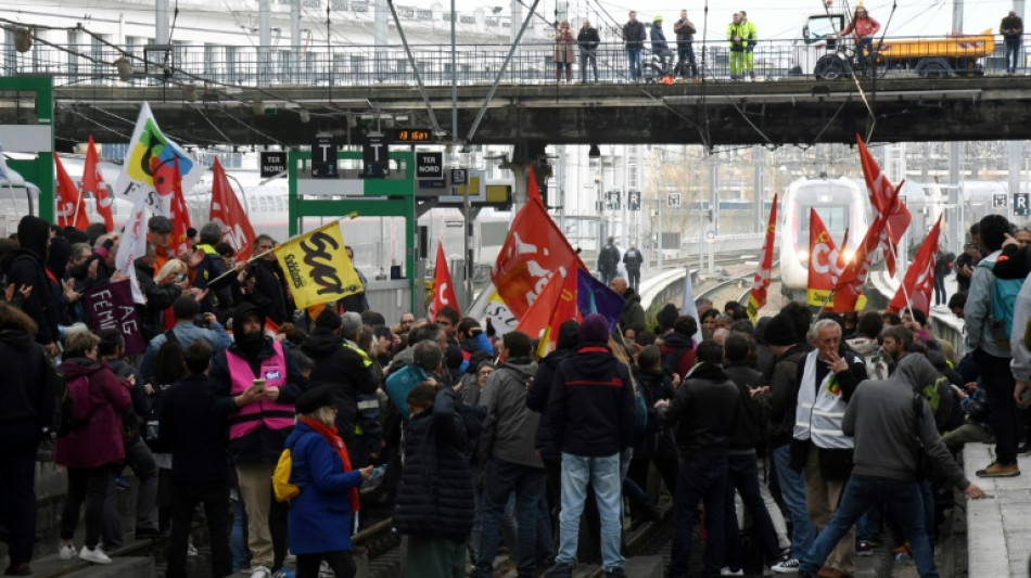 Nuevas protestas en Francia tras a adopción a la fuerza de la reforma de las pensiones