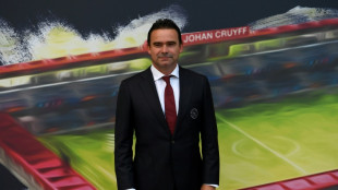 Marc Overmars deja el Ajax por mensajes "inapropiados" a mujeres